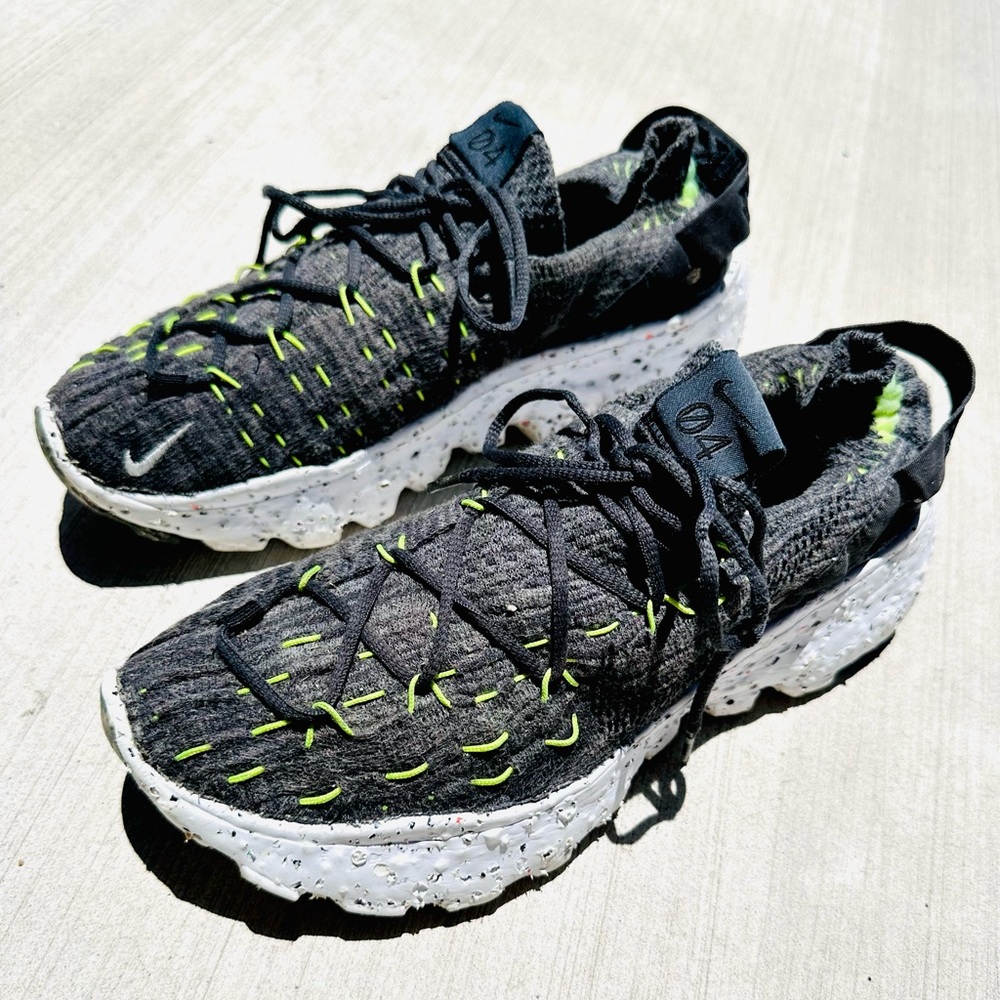 Nike Space Hippie 04 Black/Black
Volt used size US 7.5